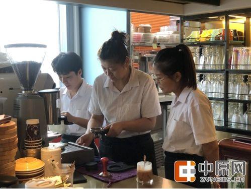 郑州吃瓜食堂事件视频,一场引发热议的校园食堂风波