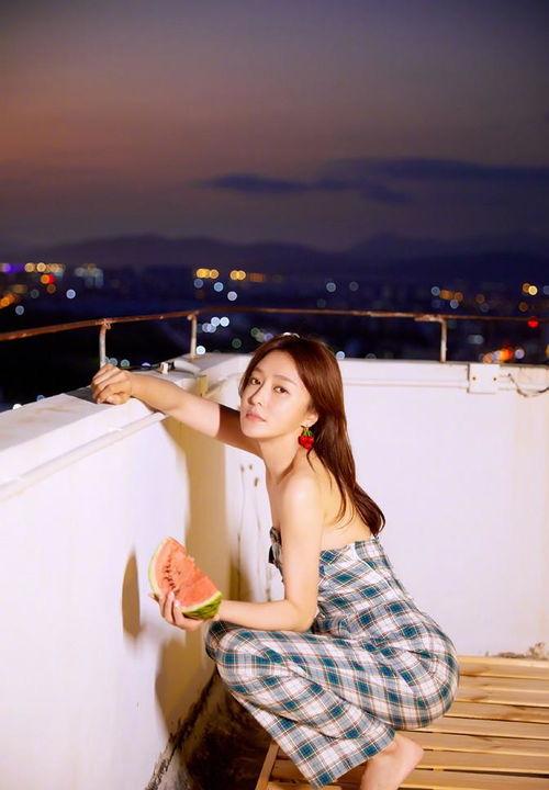 秦岚现场吃瓜事件真相,揭秘背后真相